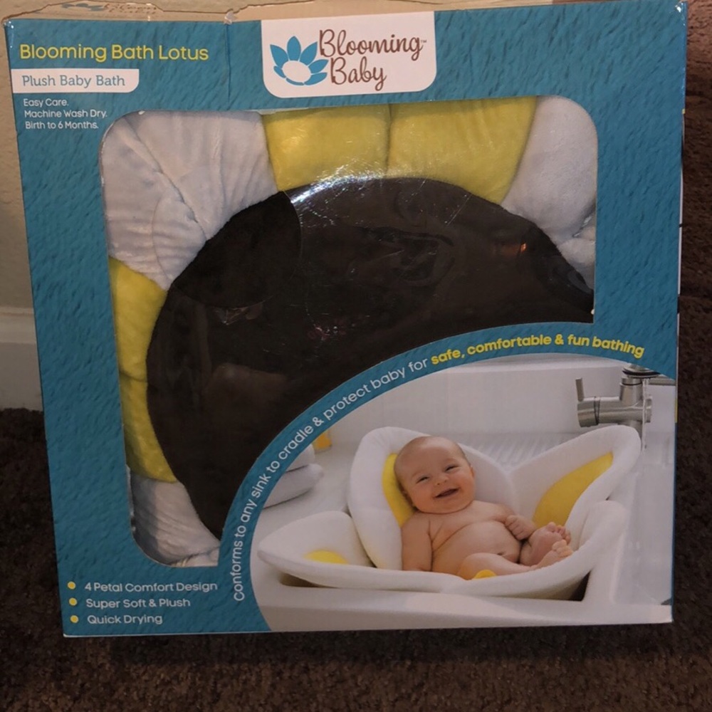 Blooming baby bath